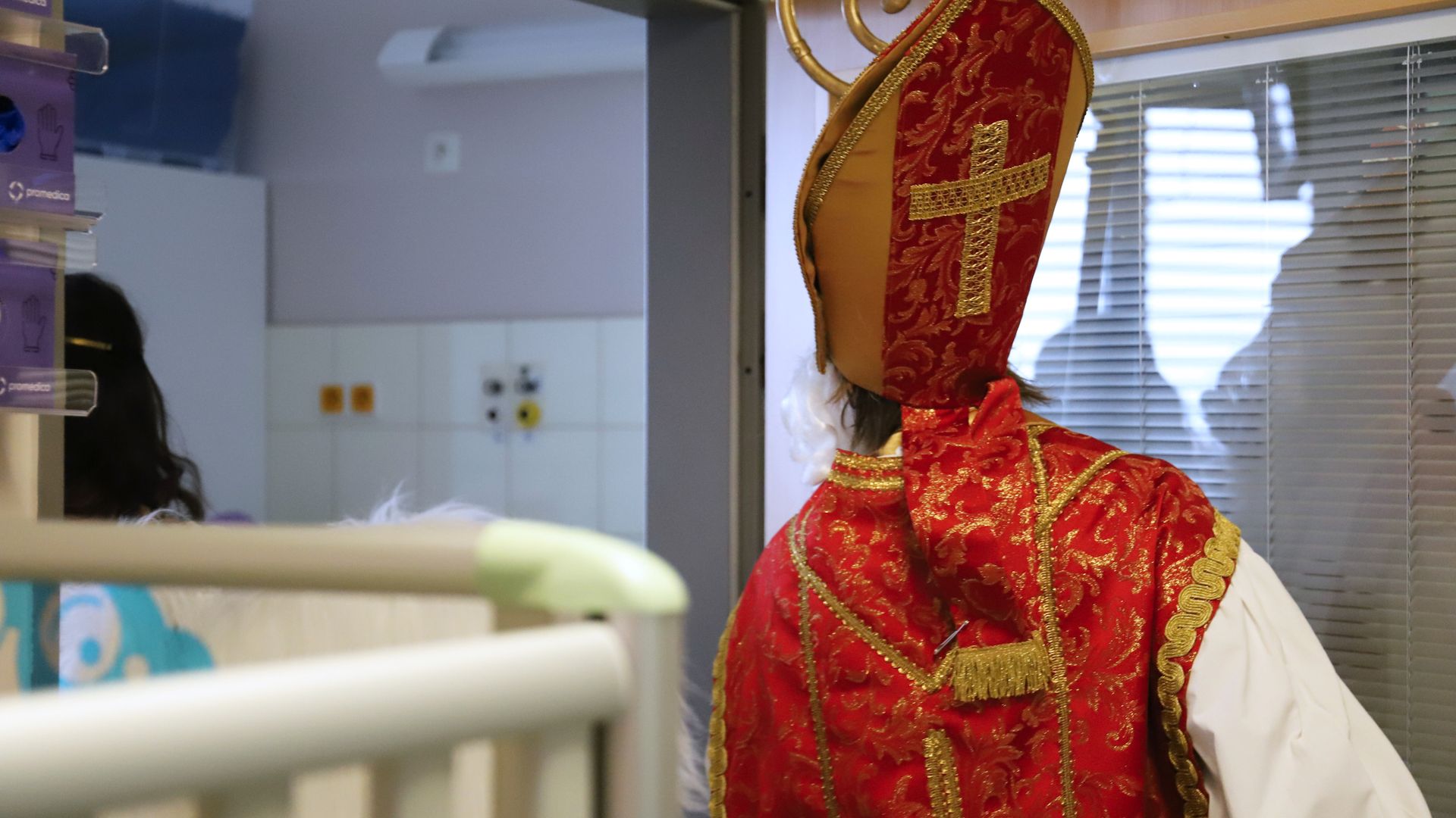 Eva Burešová a Přemek Forejt rozdávali radost dětem v Motole s Kapkou naděje